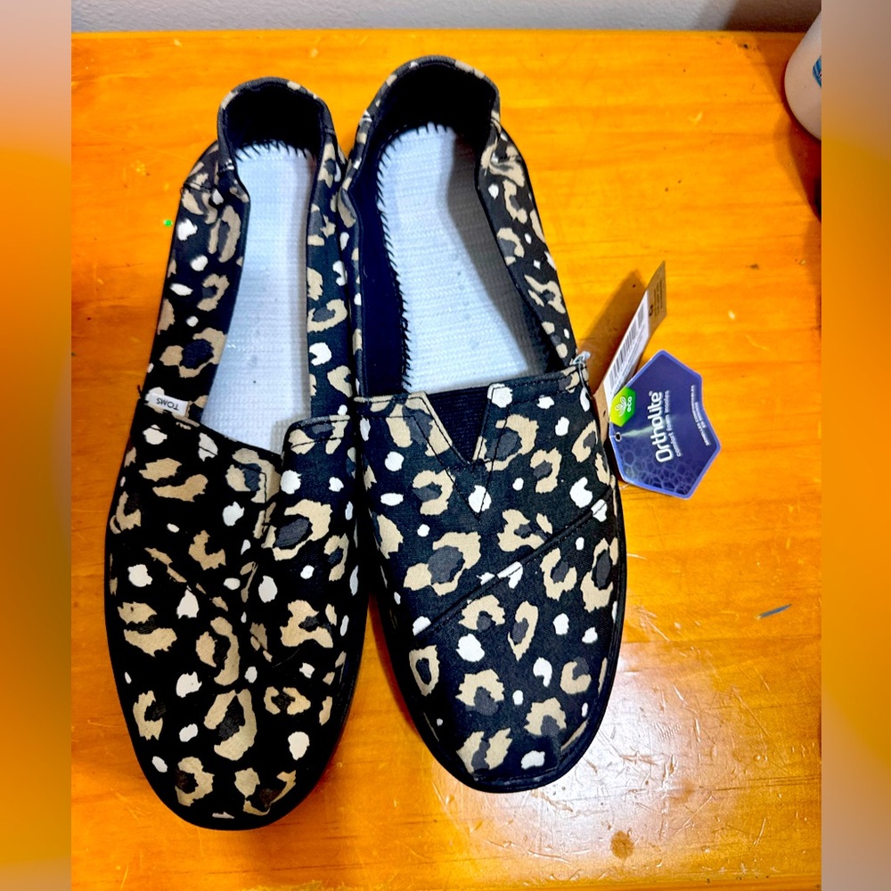 Womens Tom’s ortholite black cheetah print shoes. New NO insoles size 9.5
